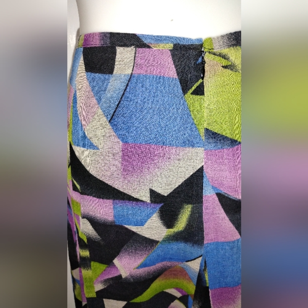 Lightweight Wool Skirt With Dynamic Pattern - image 4